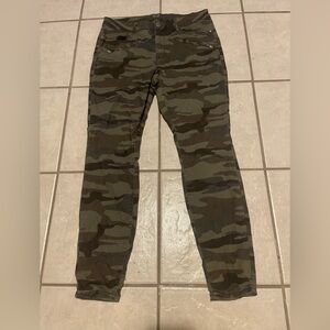a.n.a Y2K Woman’s Camouflage Skinny Jegging Jeans Size 12‎